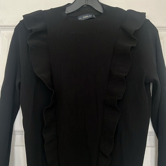 Zara Women’s Basic Black Ruffle Plisse Knit Top/ Sweater, Size Medium - Picture 2 of 4
